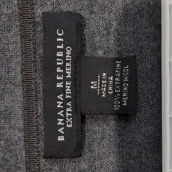 Banana Republic Extra Fine Merino Cardigan Gray Size Medium - Picture 4 of 12